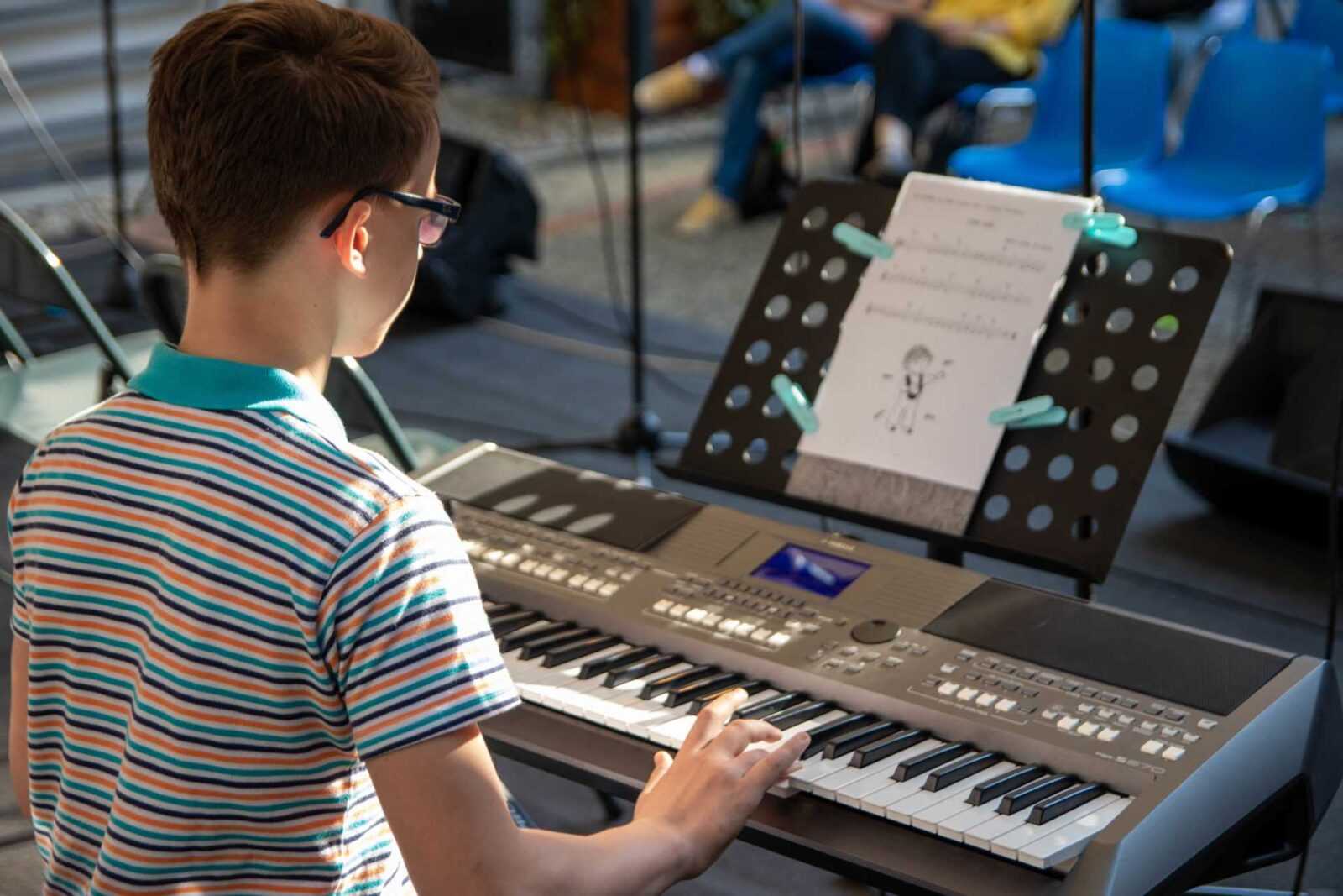 poučevanje elektronskih orgel kud coda poučevanje elektronskih orgel kud coda